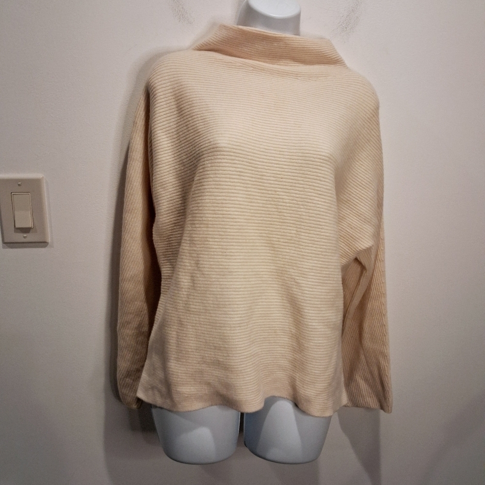Vince Size M Wool/Cashmere Cream Colored Ribbed Knit Sweater